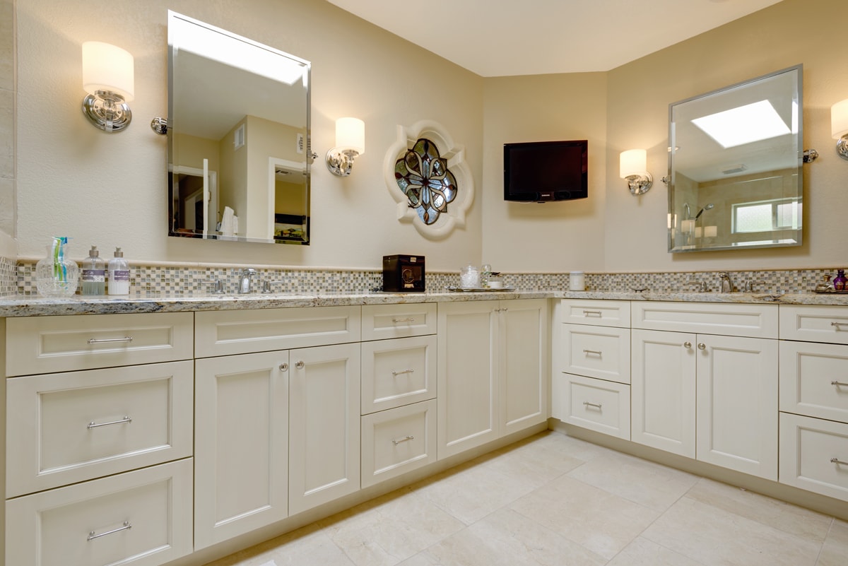 Cream colored corner vanity with cream walls and a cream flooring.