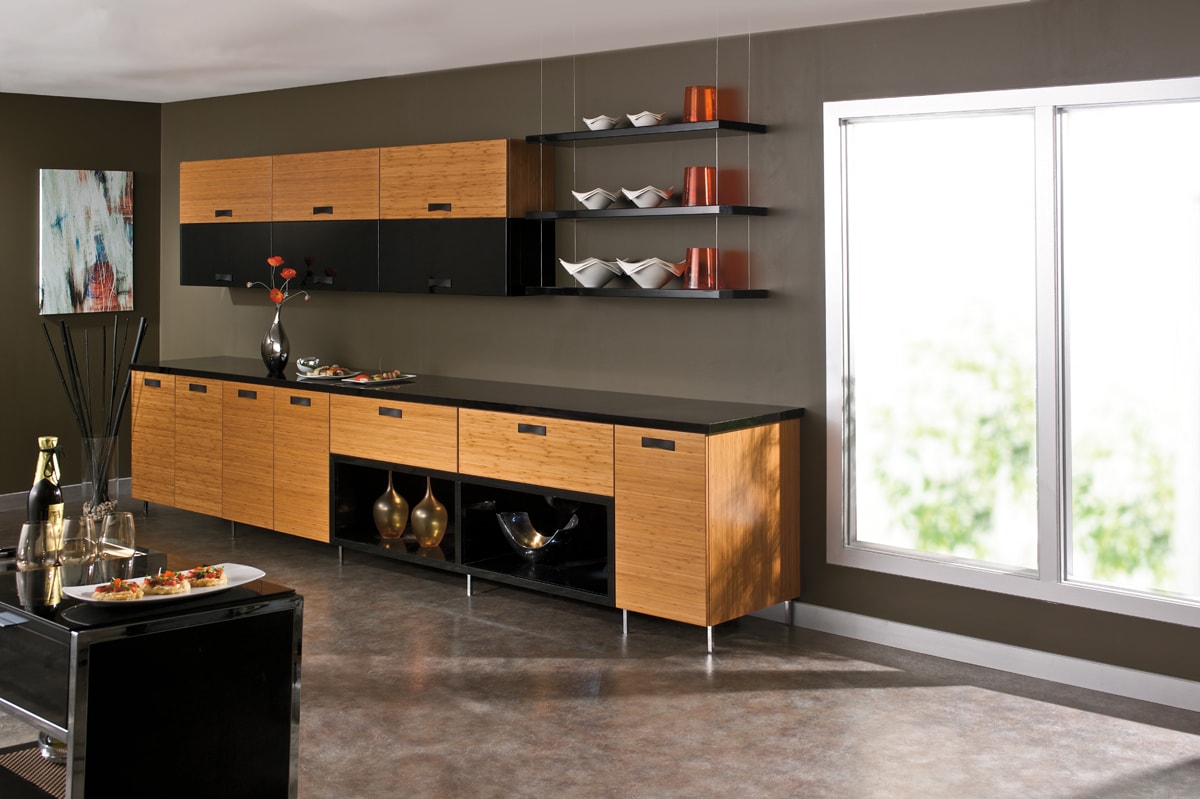 Wood grain and black slab style bar cabinetry.